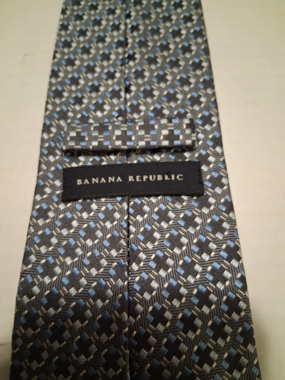 Banana Republic Gray Patterned Men's Tie with Light Blue Accents